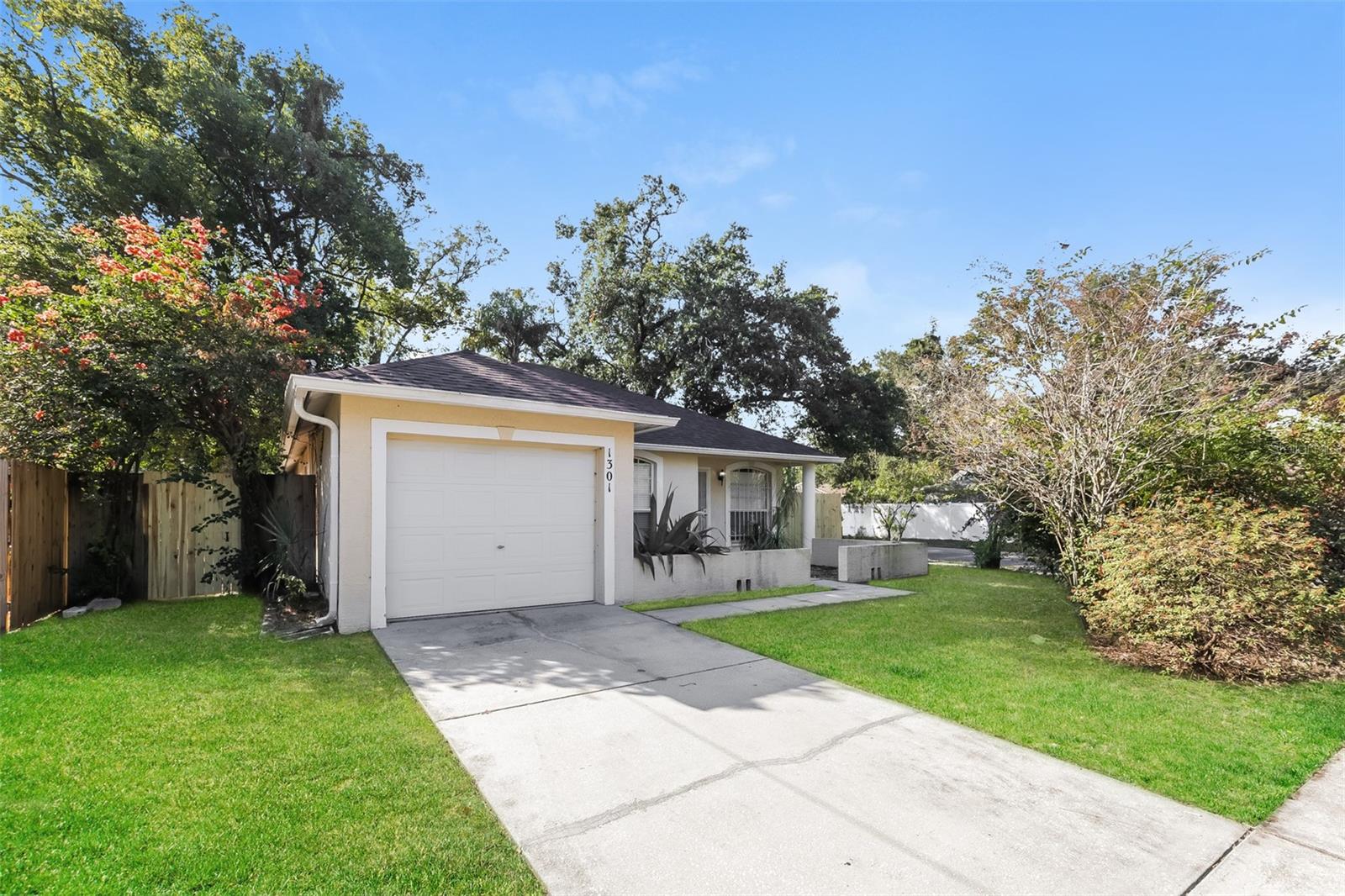 Single Family Residence in TAMPA, FL - Daniel Dourado