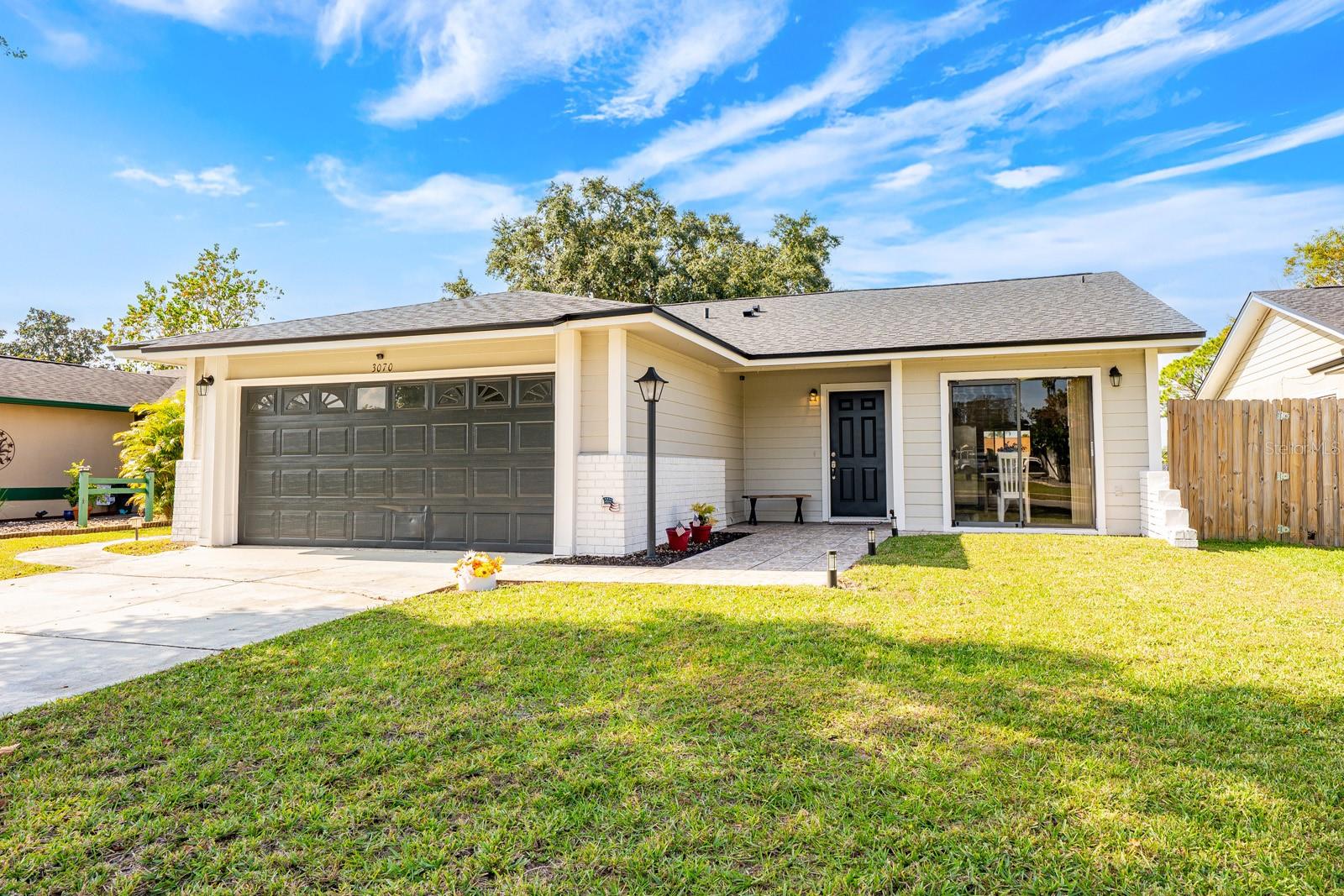 Single Family Residence in ORLANDO, FL - Daniel Dourado