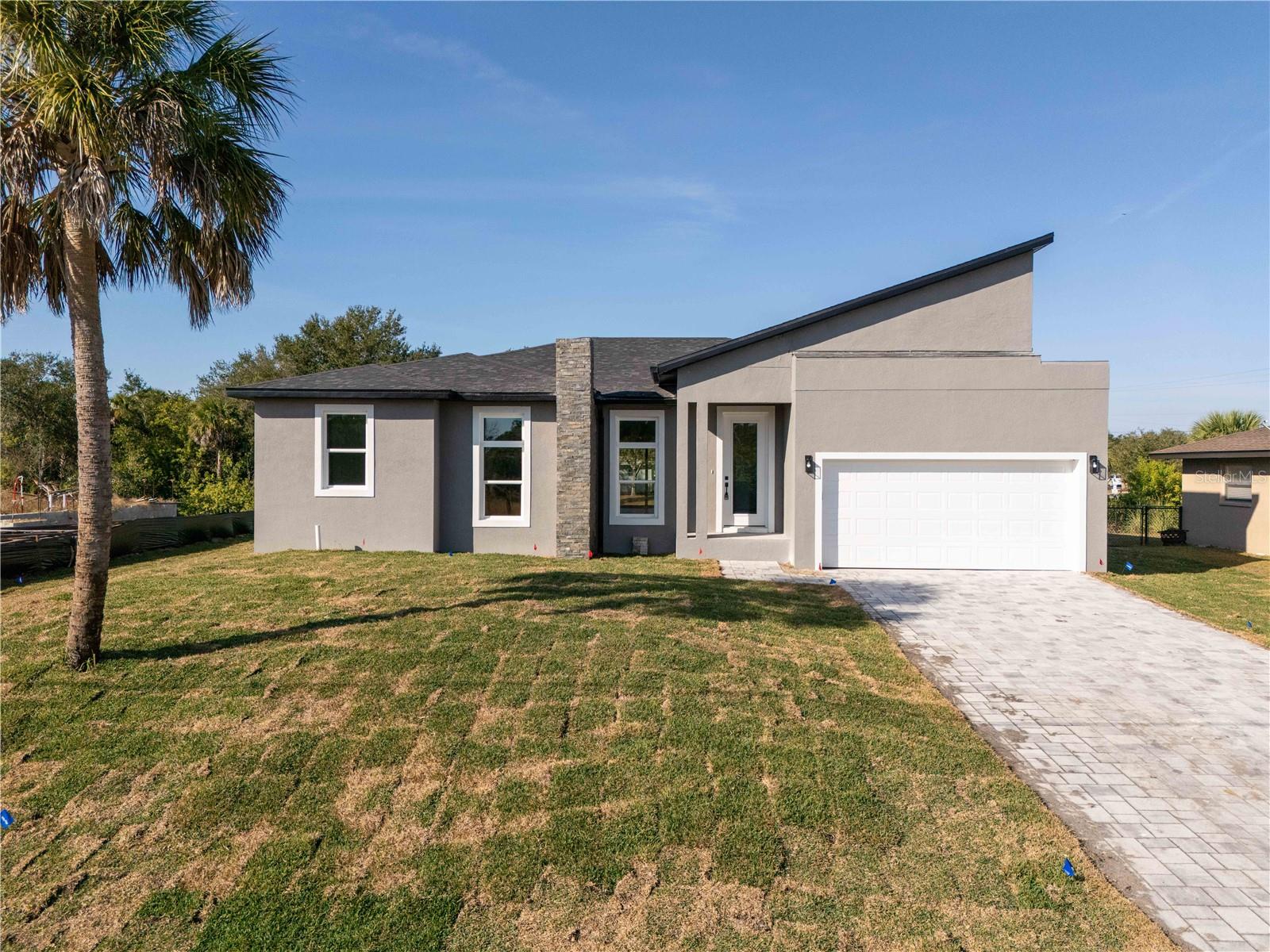 Single Family Residence em PORT CHARLOTTE, FL - Daniel Dourado