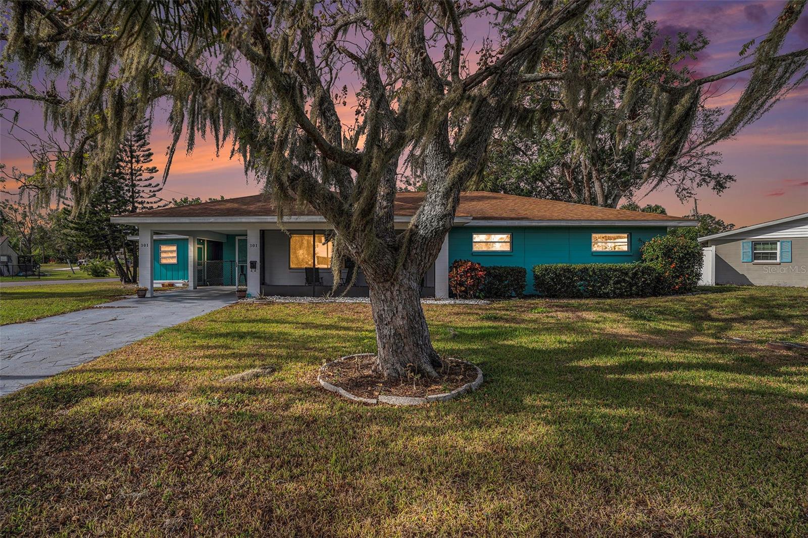 Single Family Residence in RUSKIN, FL - Daniel Dourado