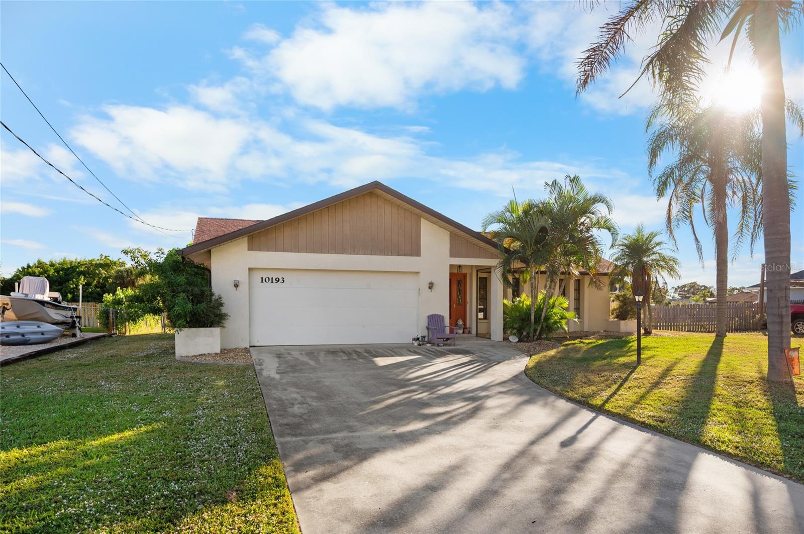 Single Family Residence in ENGLEWOOD, FL - Daniel Dourado