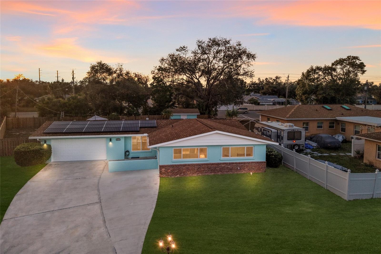 Single Family Residence in SARASOTA, FL - Daniel Dourado