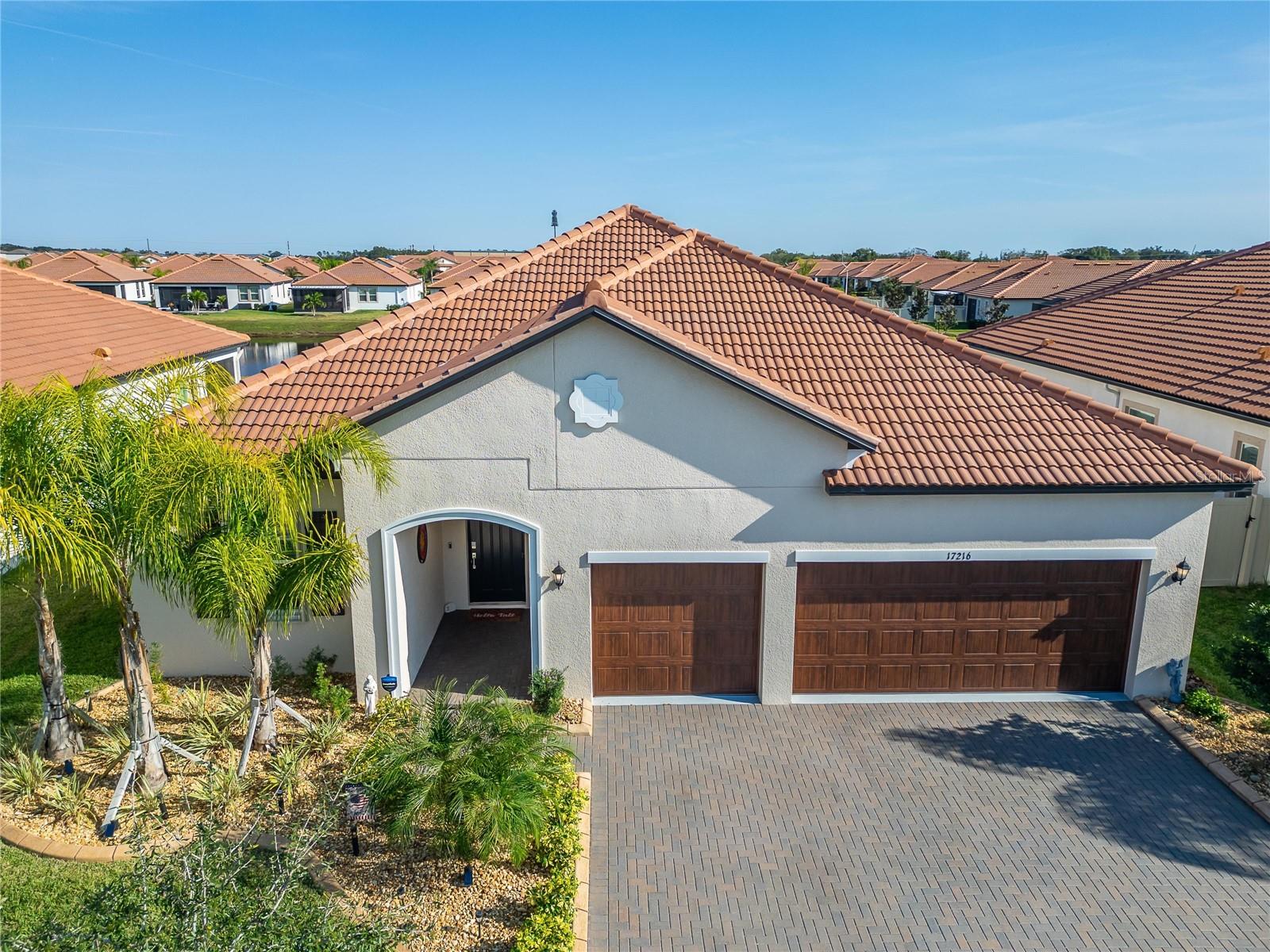 Single Family Residence in WIMAUMA, FL - Daniel Dourado