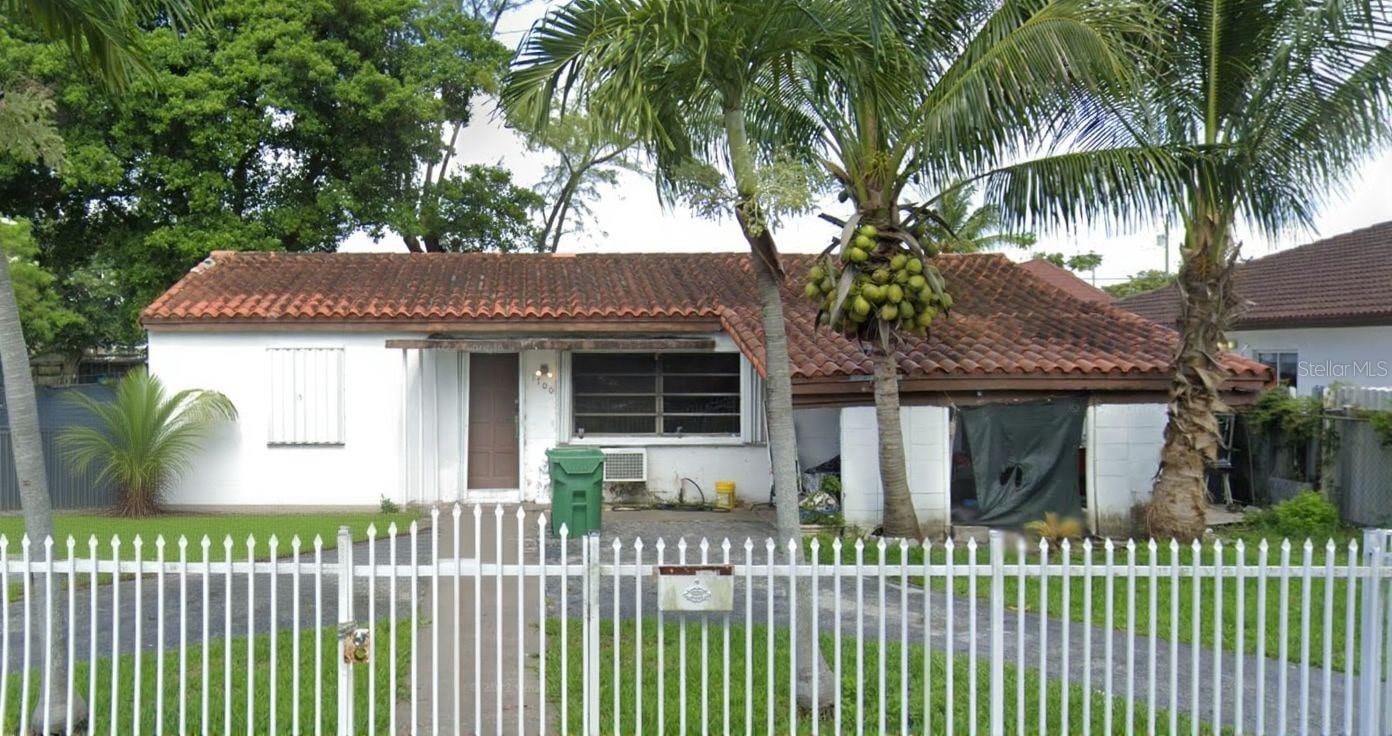 Single Family Residence in MIAMI, FL - Daniel Dourado