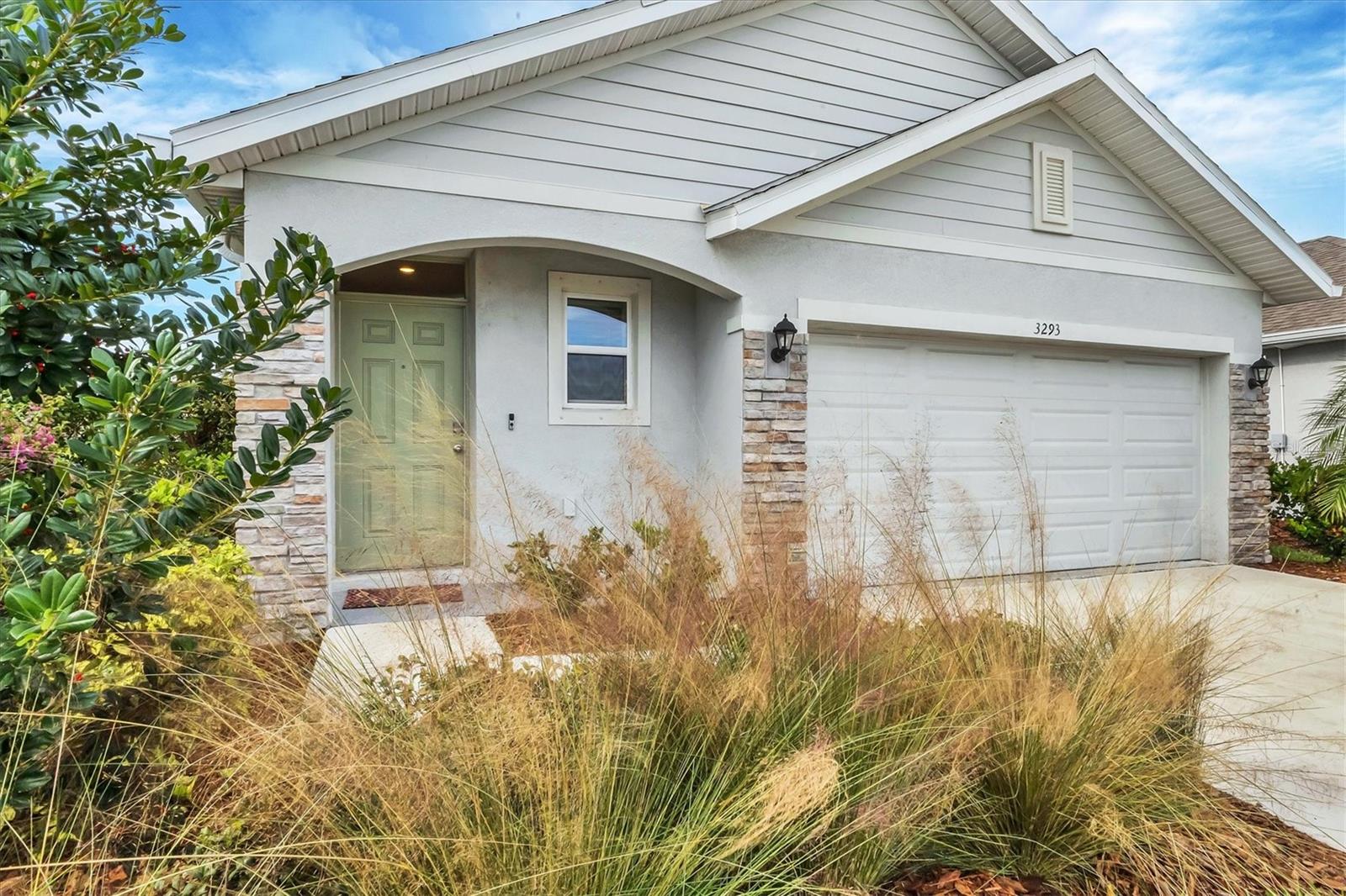 Single Family Residence in BRADENTON, FL - Daniel Dourado