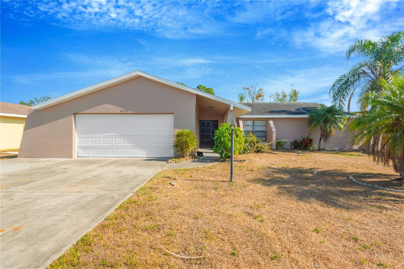 Single Family Residence em APOLLO BEACH, FL - Daniel Dourado