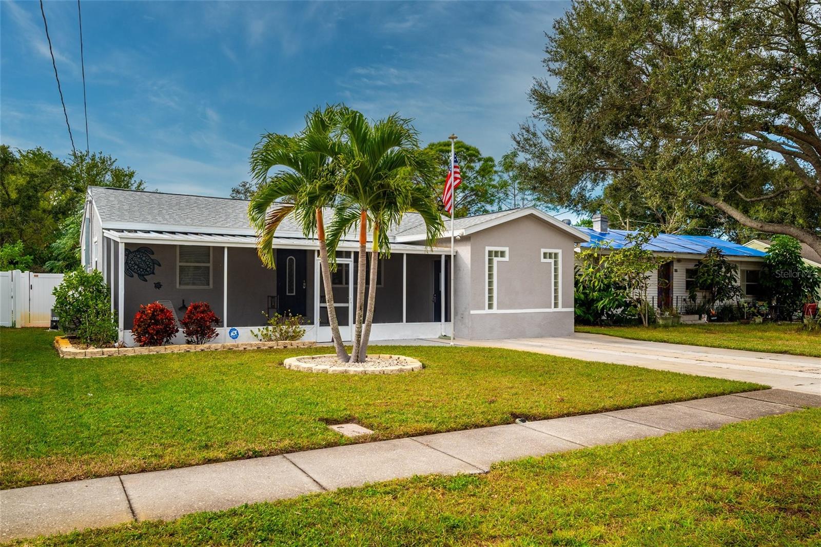 Single Family Residence in LARGO, FL - Daniel Dourado