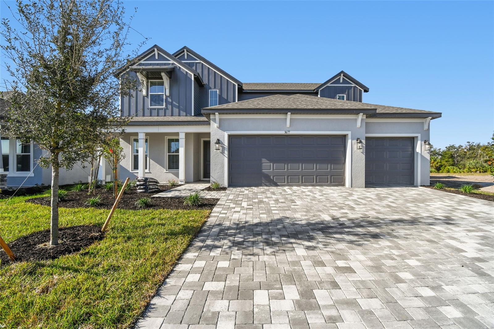 Single Family Residence in PARRISH, FL - Daniel Dourado