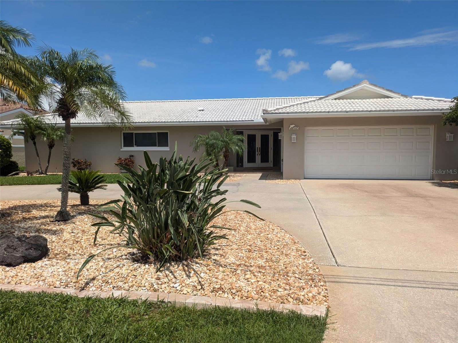 Single Family Residence in LARGO, FL - Daniel Dourado