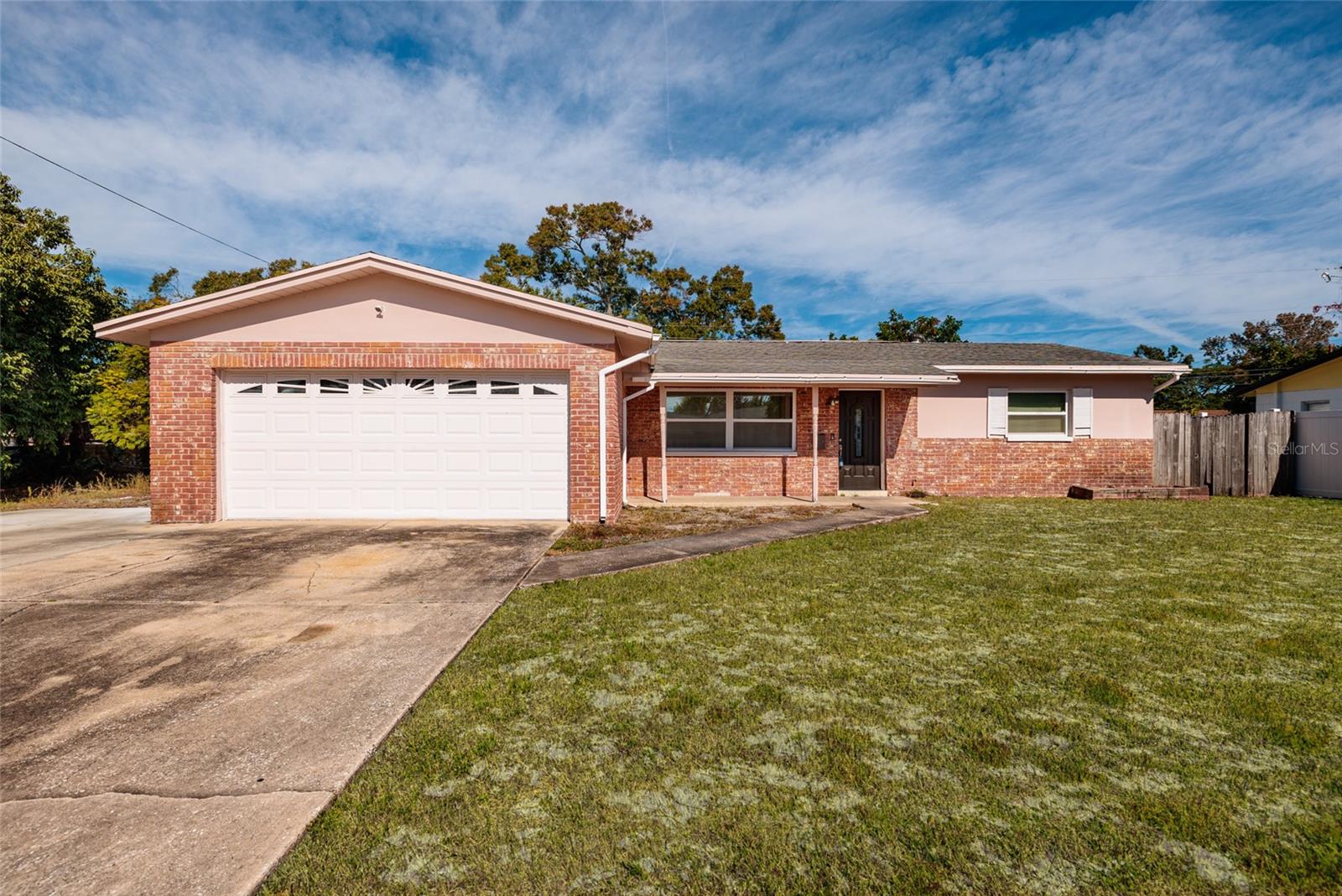 Single Family Residence in ST PETERSBURG, FL - Daniel Dourado