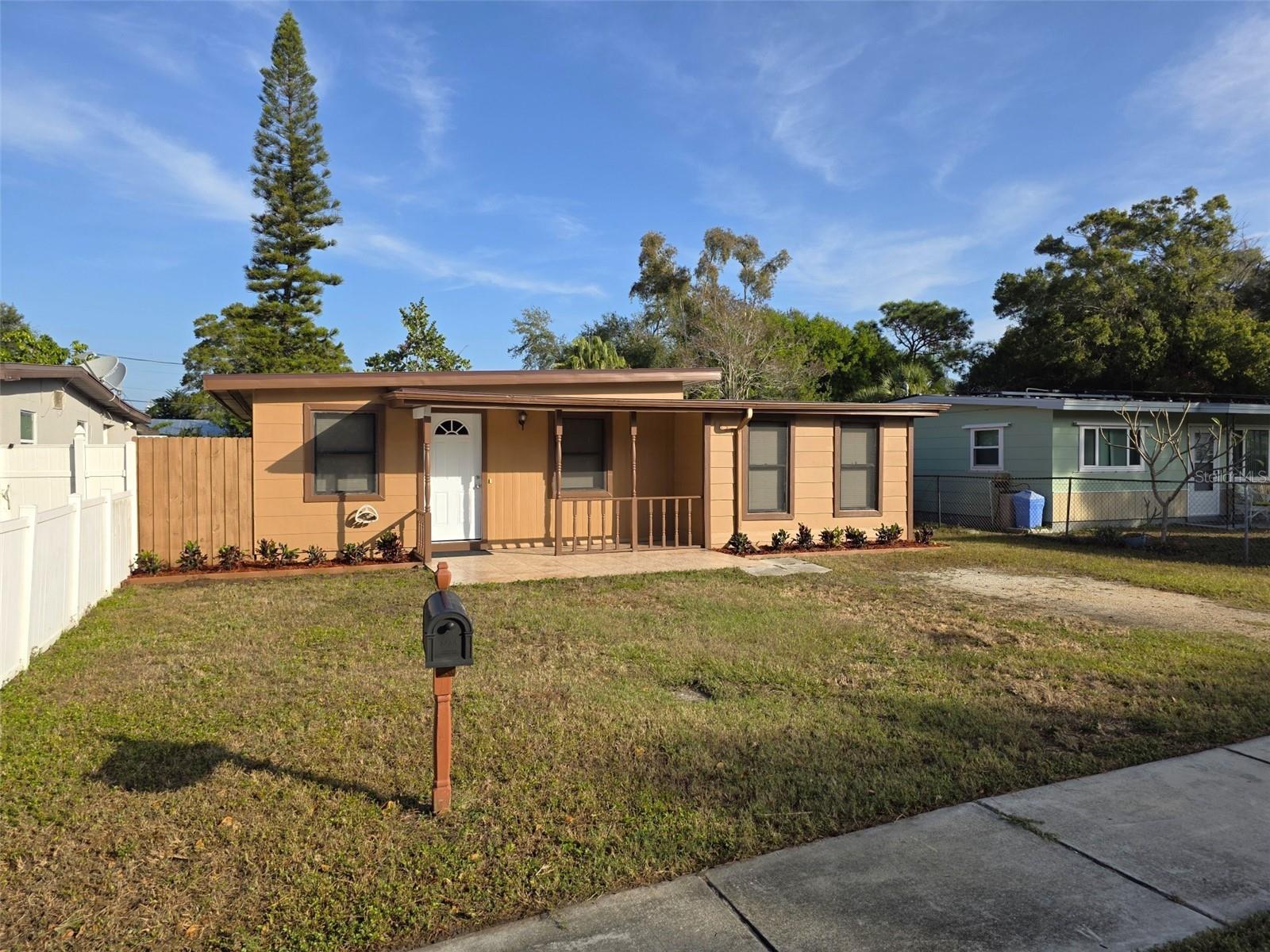 Single Family Residence em PINELLAS PARK, FL - Daniel Dourado