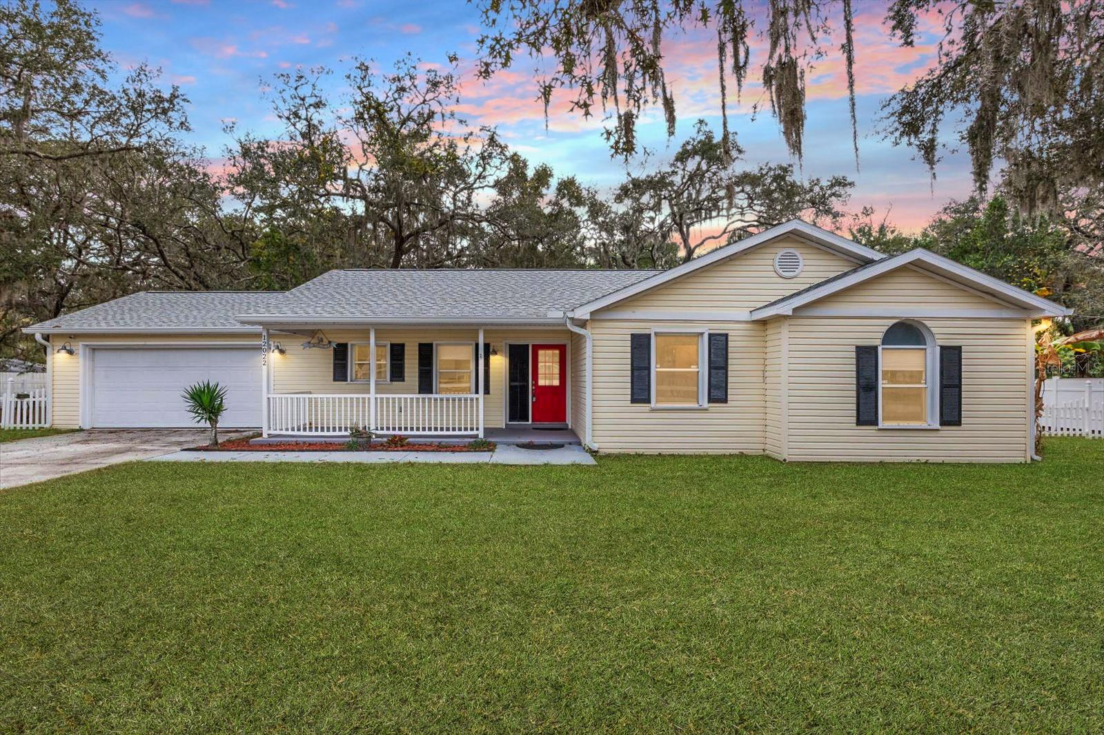 Single Family Residence em NEW PORT RICHEY, FL - Daniel Dourado