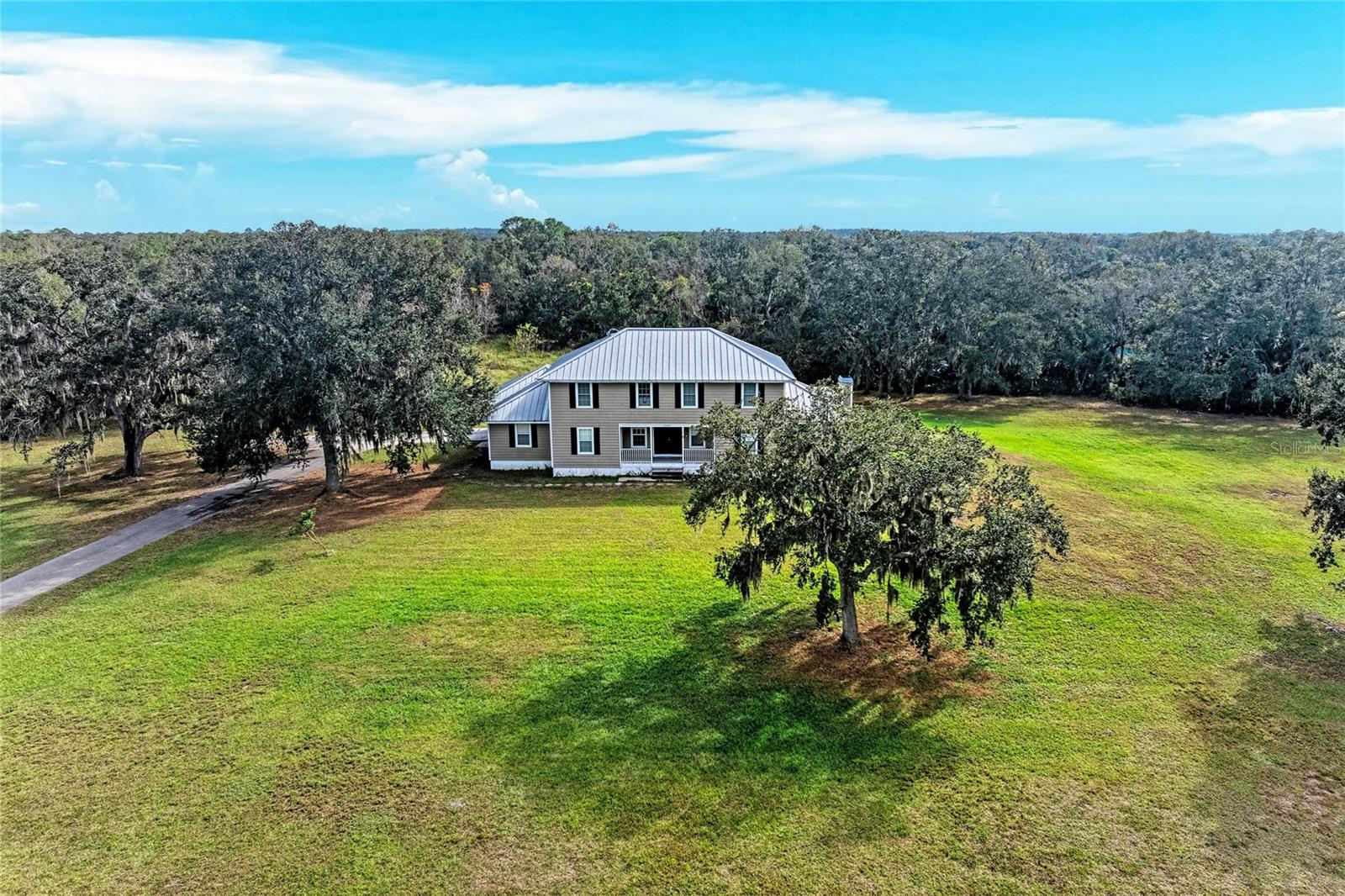 Single Family Residence in SARASOTA, FL - Daniel Dourado