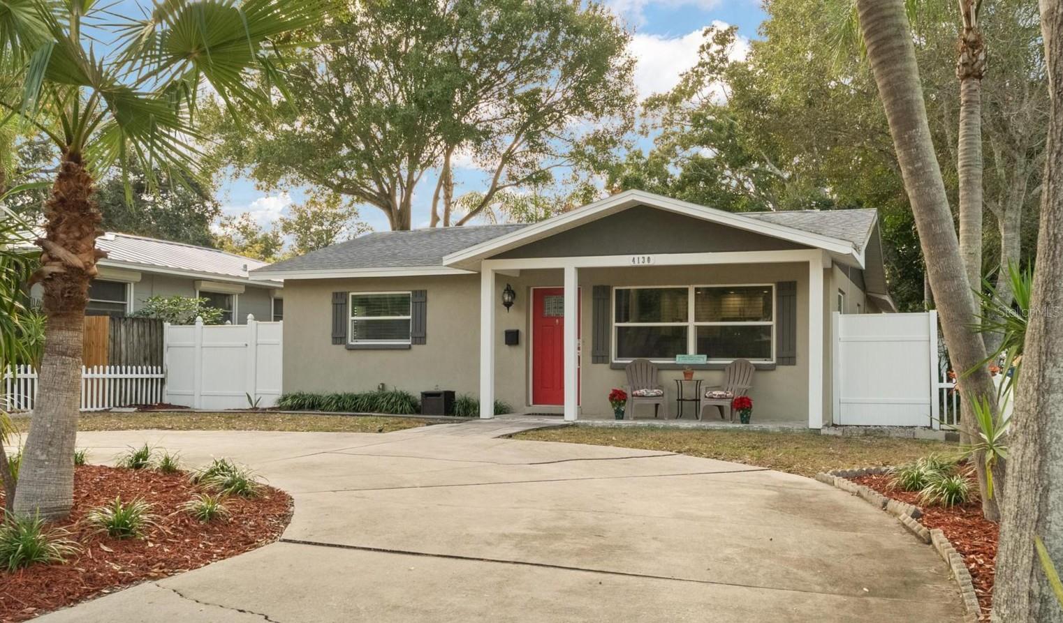 Single Family Residence in ST PETERSBURG, FL - Daniel Dourado