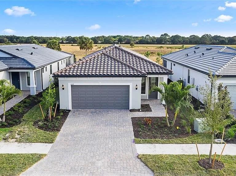 Single Family Residence in NOKOMIS, FL - Daniel Dourado