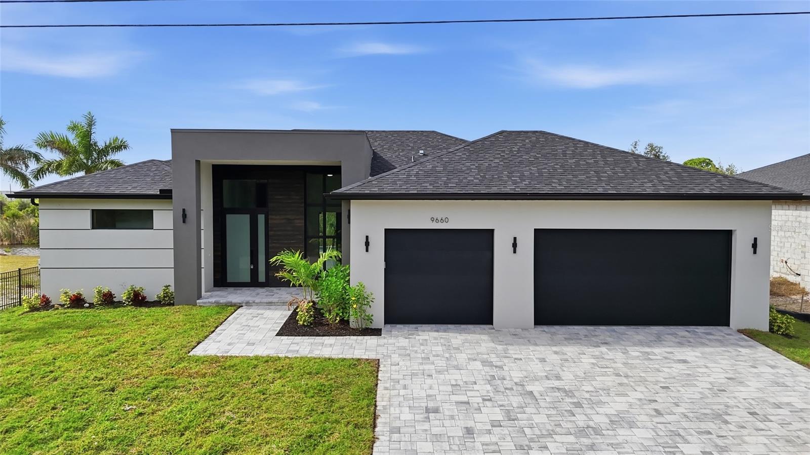 Single Family Residence in PORT CHARLOTTE, FL - Daniel Dourado