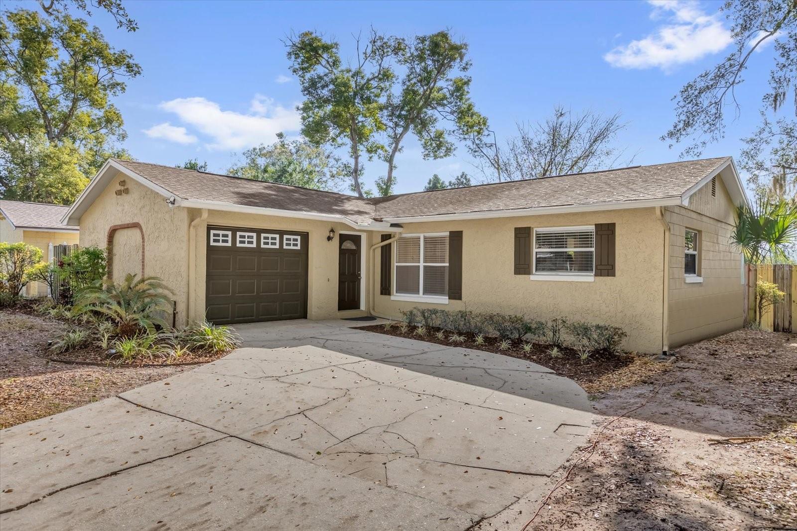 Single Family Residence in ORLANDO, FL - Daniel Dourado