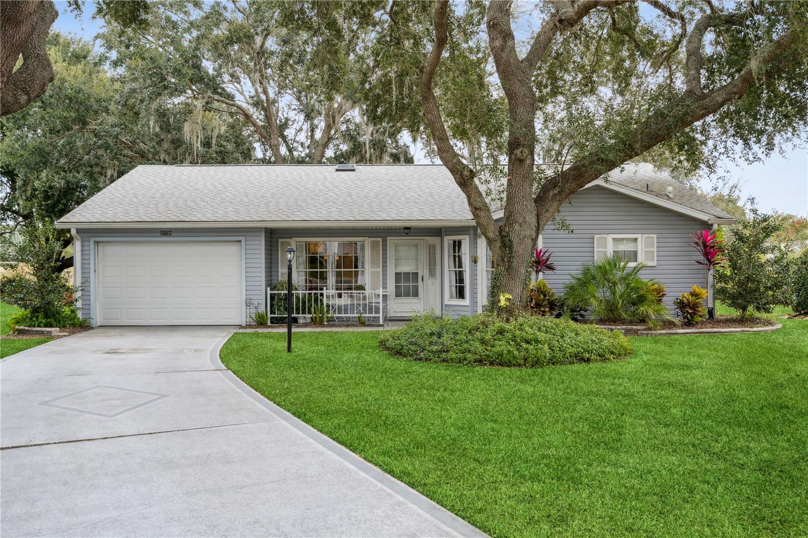 Single Family Residence in LEESBURG, FL - Daniel Dourado
