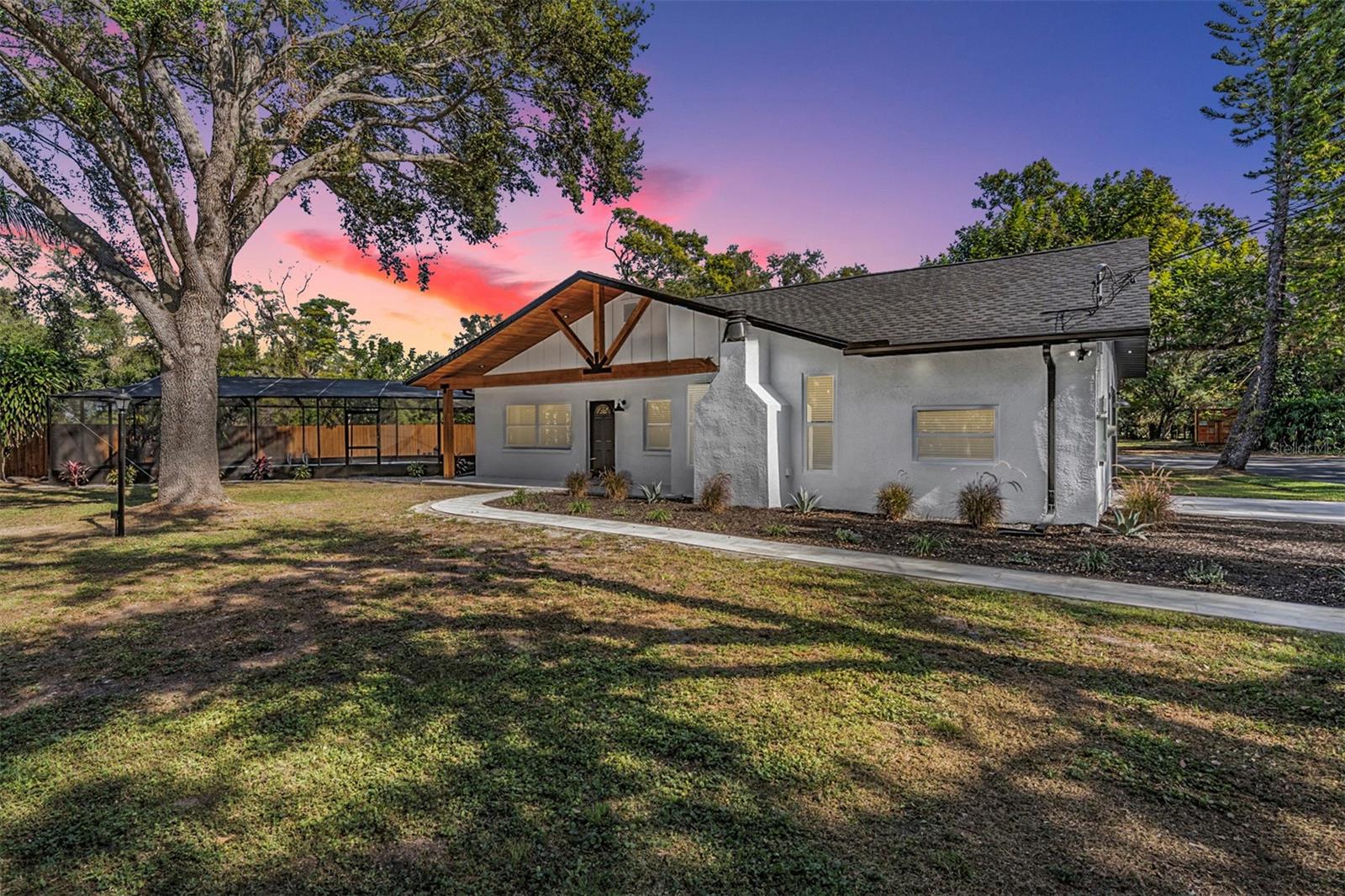 Single Family Residence in PINELLAS PARK, FL - Daniel Dourado