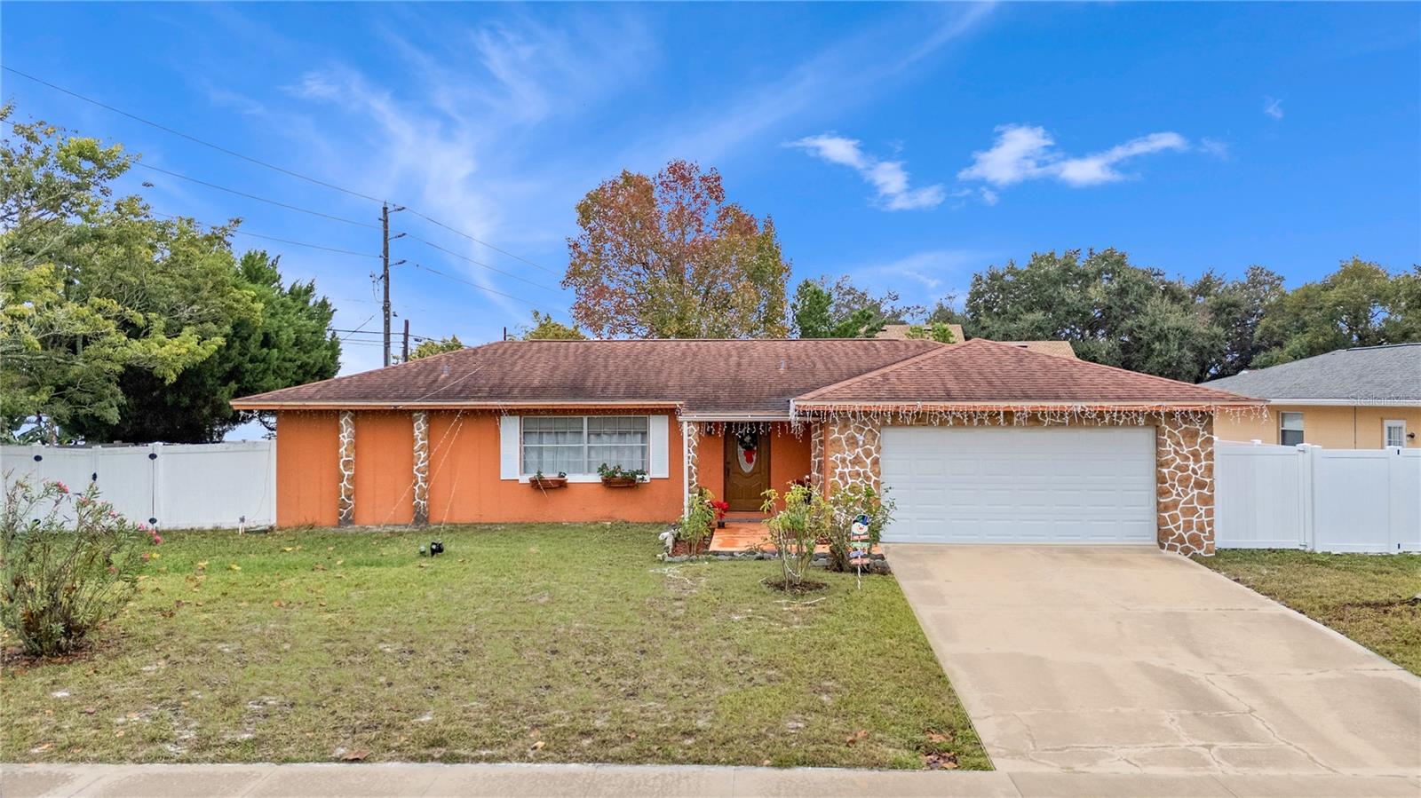 Single Family Residence in ORLANDO, FL - Daniel Dourado