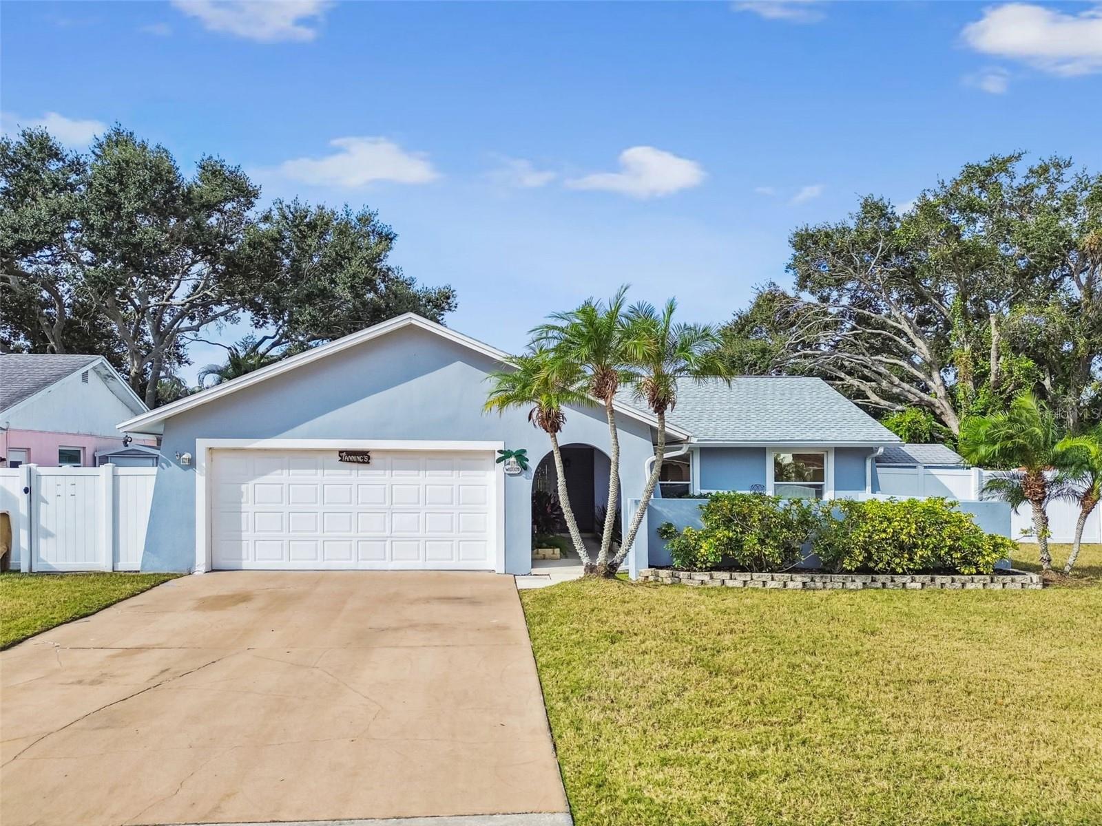 Single Family Residence in SEMINOLE, FL - Daniel Dourado