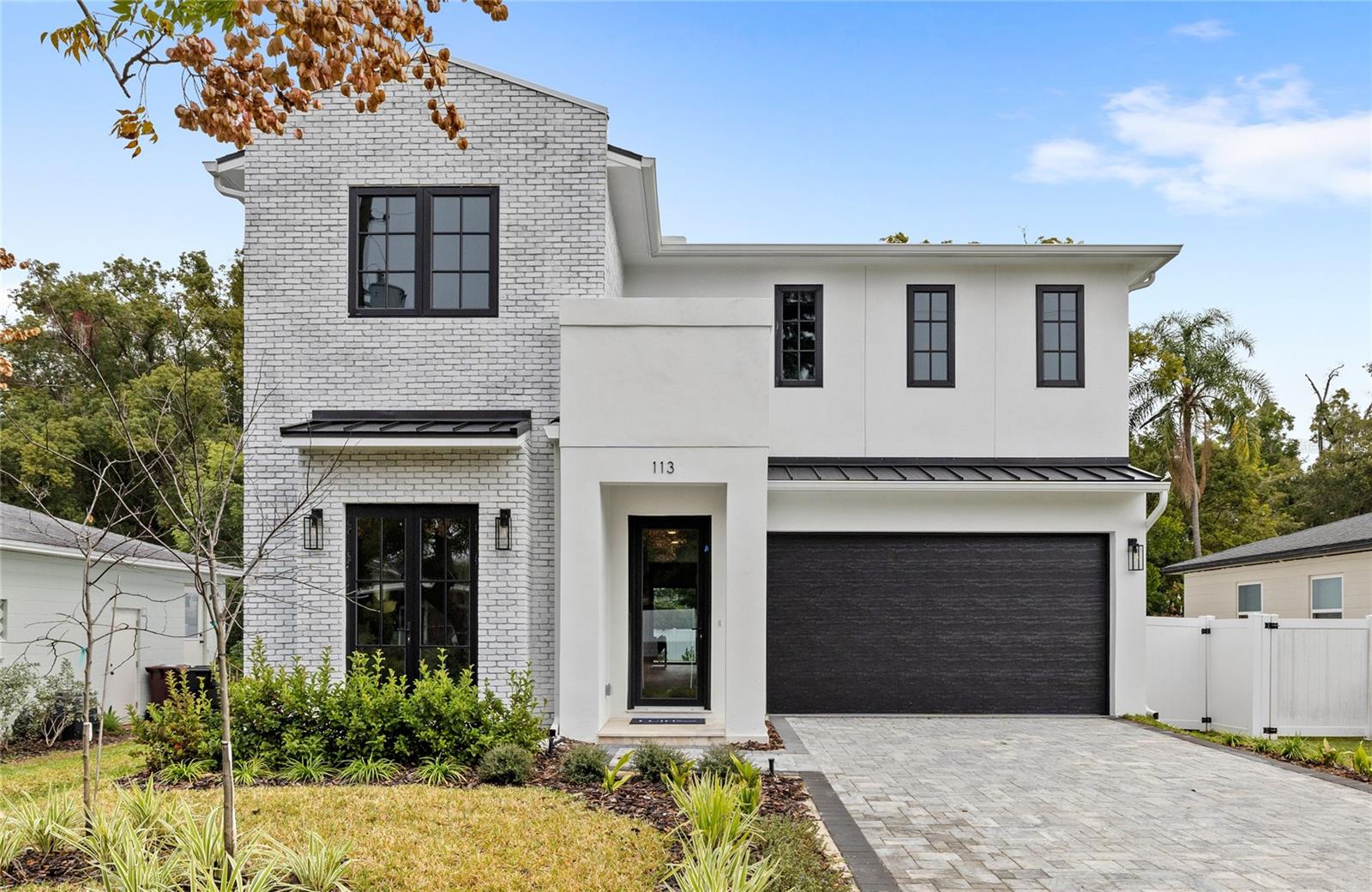 Single Family Residence in ORLANDO, FL - Daniel Dourado