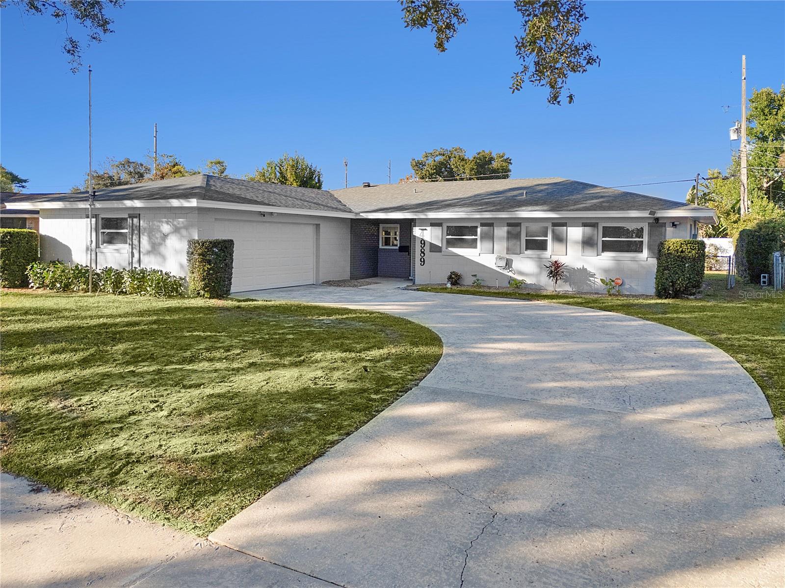 Single Family Residence in ORLANDO, FL - Daniel Dourado