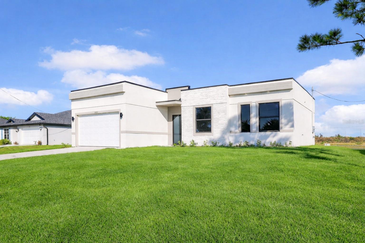 Single Family Residence in CAPE CORAL, FL - Daniel Dourado