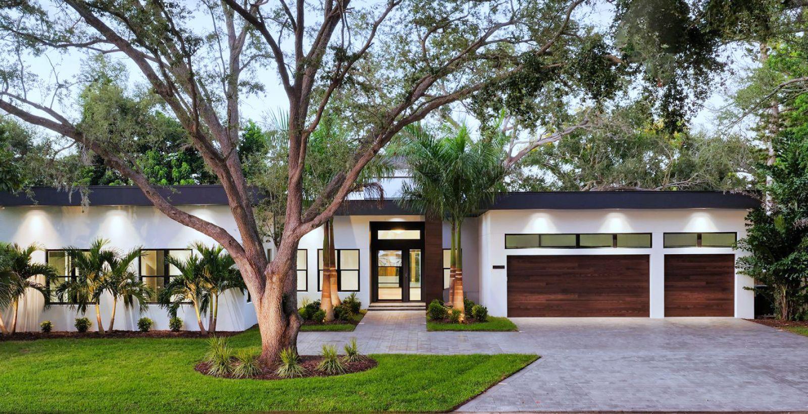 Single Family Residence in SARASOTA, FL - Daniel Dourado