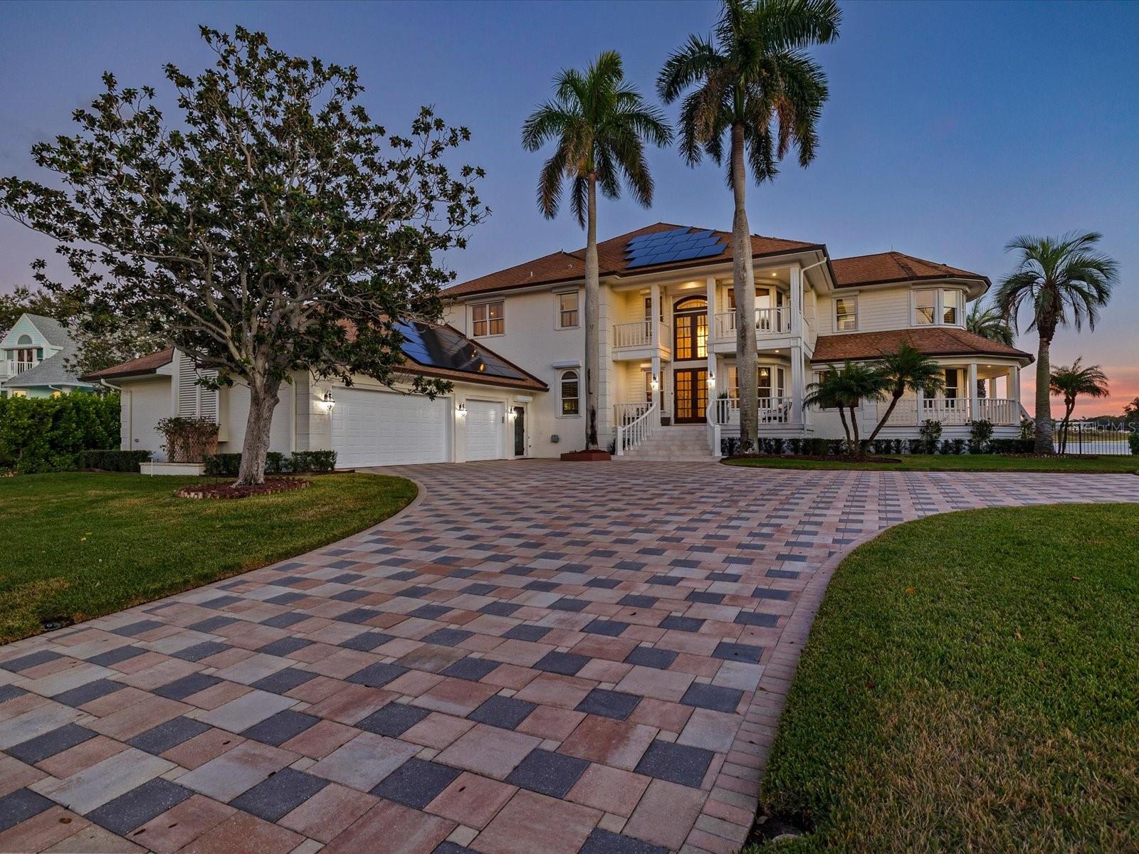 Single Family Residence in BELLEAIR, FL - Daniel Dourado