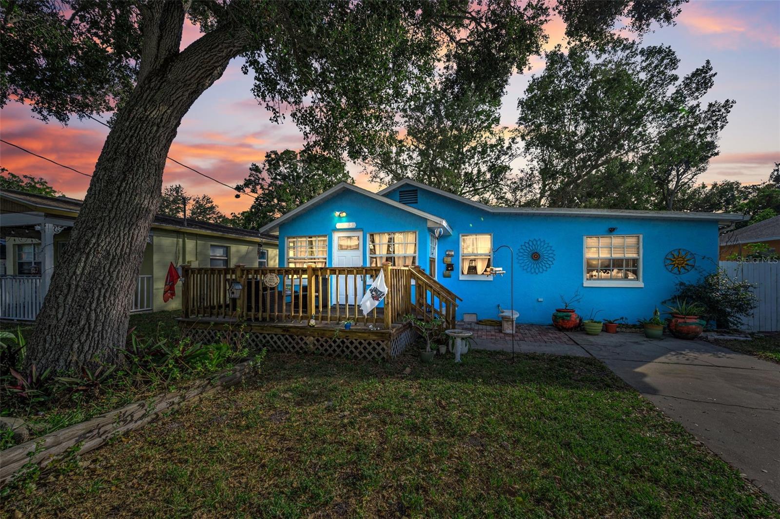 Single Family Residence in LARGO, FL - Daniel Dourado