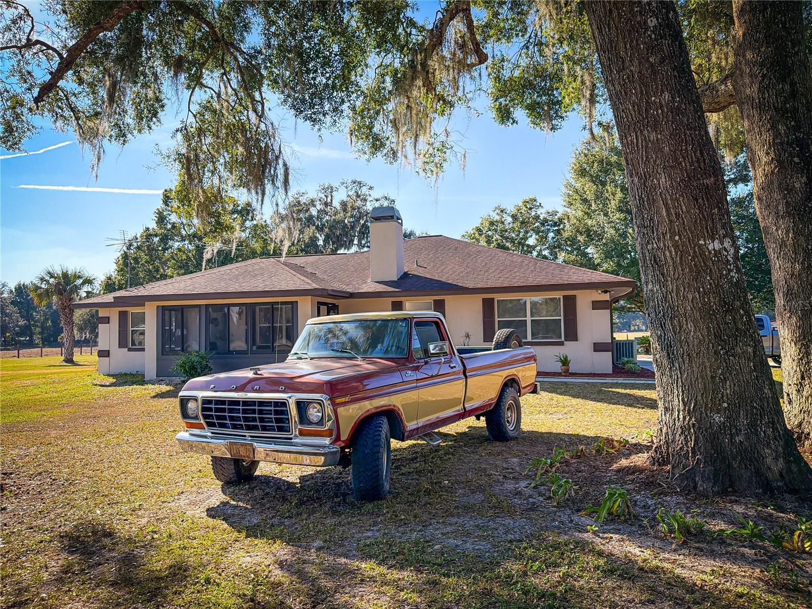 Single Family Residence in BUSHNELL, FL - Daniel Dourado