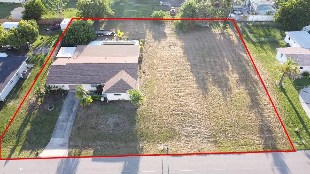 Single Family Residence in PORT CHARLOTTE, FL - Daniel Dourado