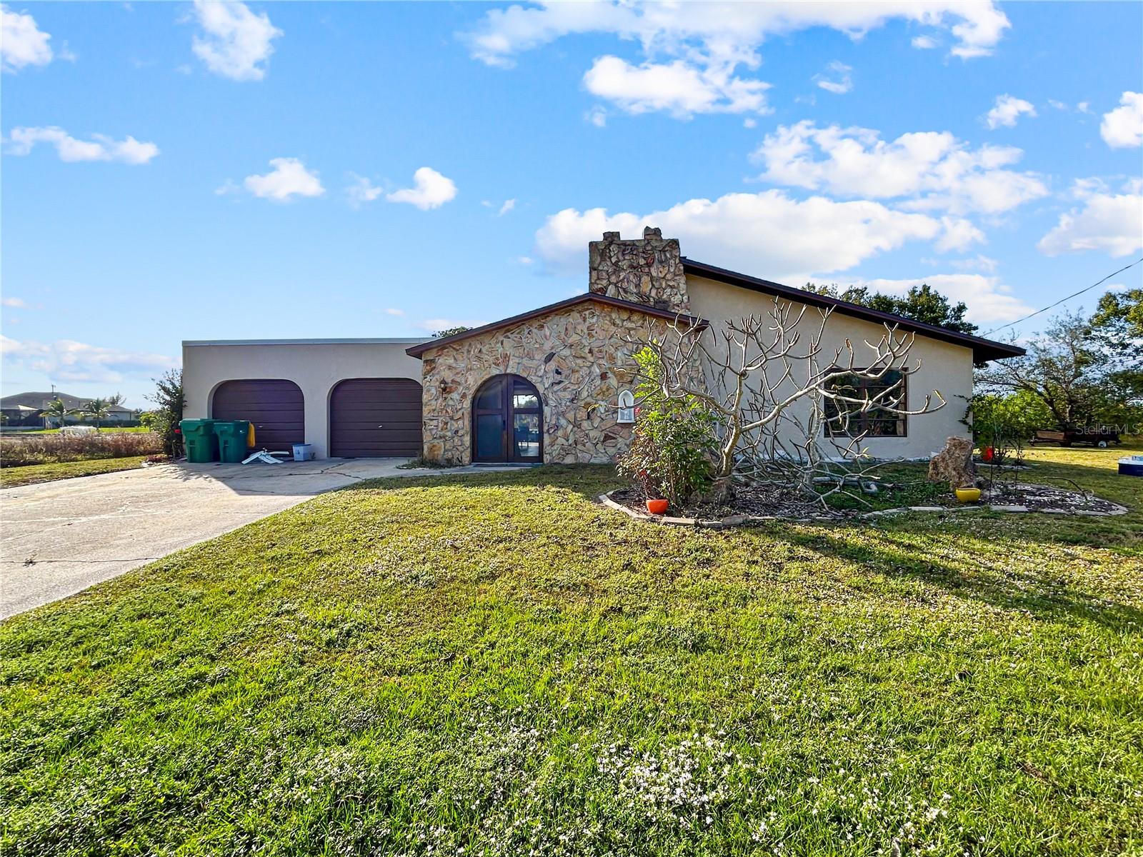 Single Family Residence in PORT CHARLOTTE, FL - Daniel Dourado