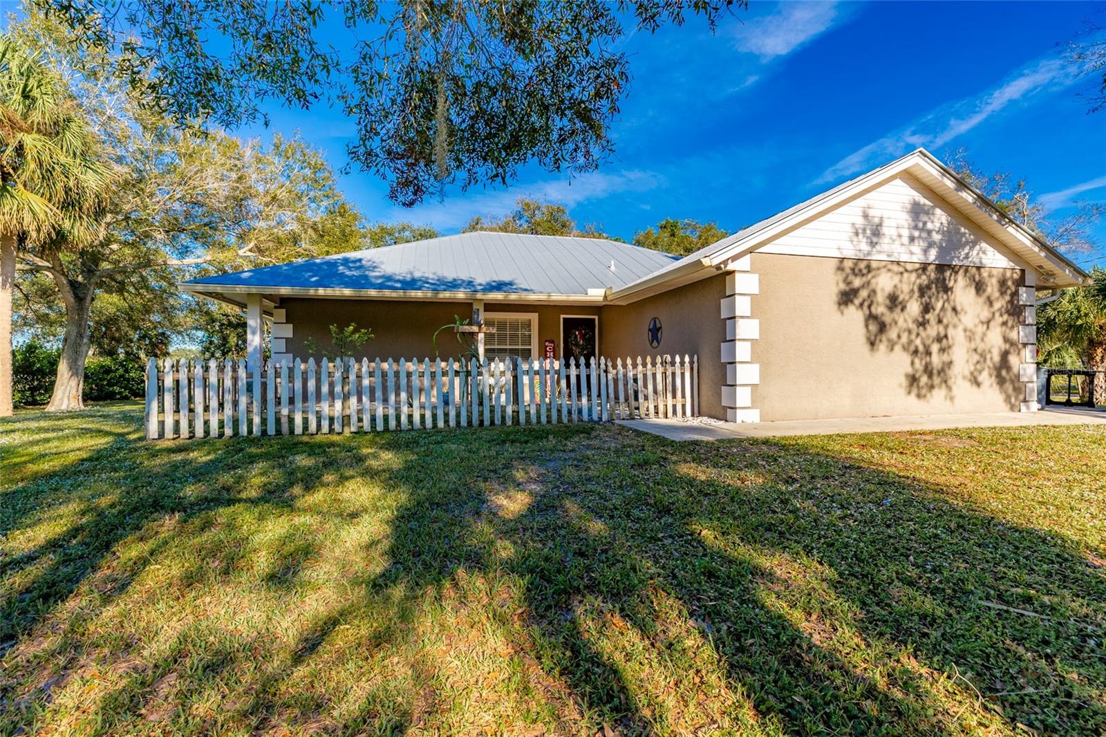 Single Family Residence in FORT PIERCE, FL - Daniel Dourado