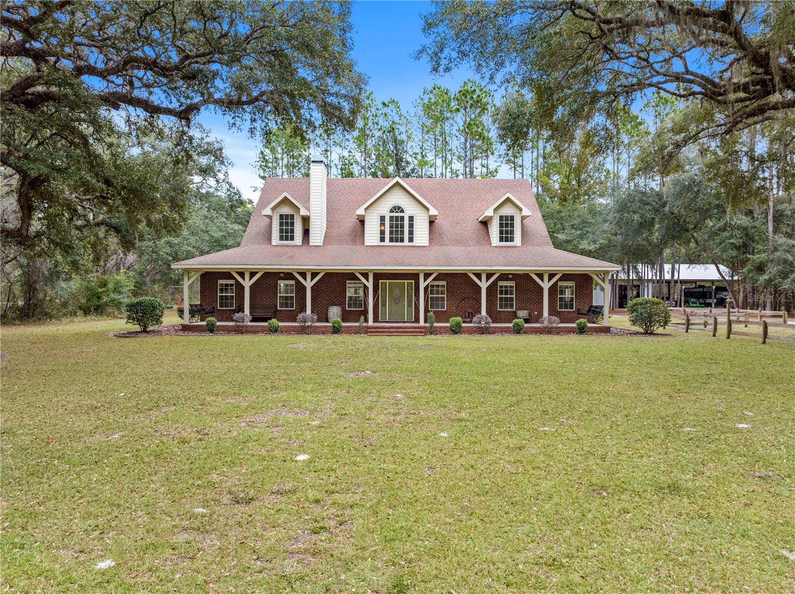 Single Family Residence in BRANFORD, FL - Daniel Dourado