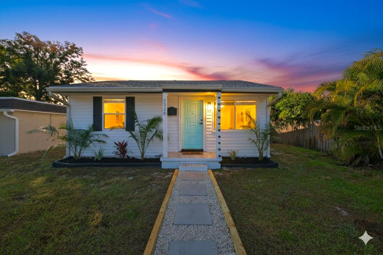 Single Family Residence em ST PETERSBURG, FL - Daniel Dourado