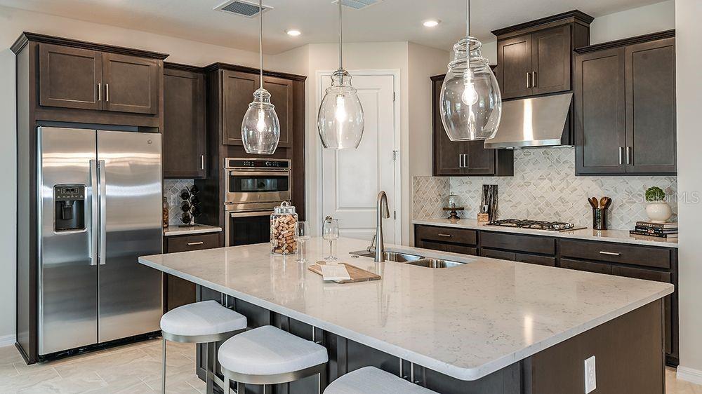 Single Family Residence in SARASOTA, FL - Daniel Dourado