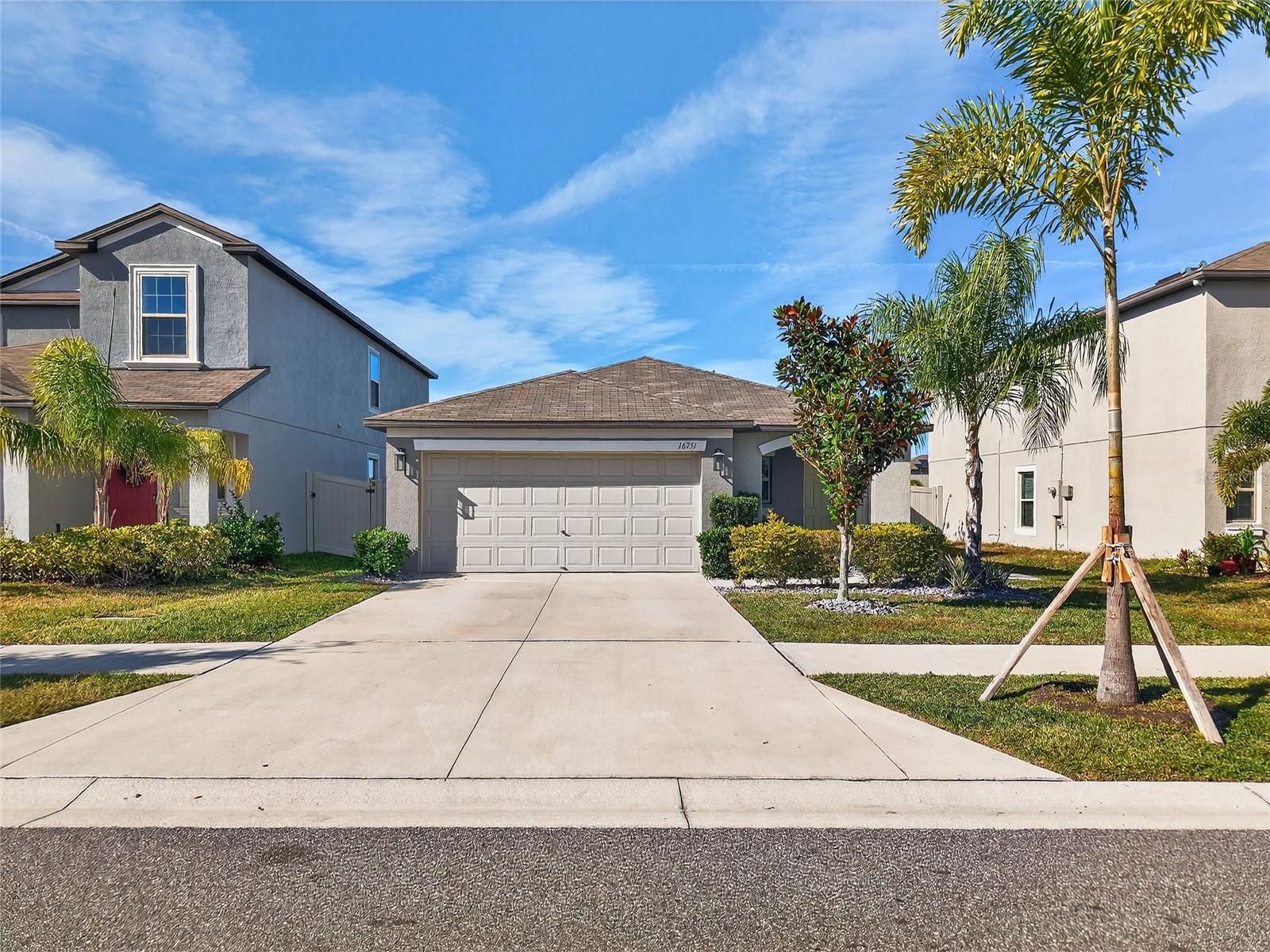 Single Family Residence in WIMAUMA, FL - Daniel Dourado