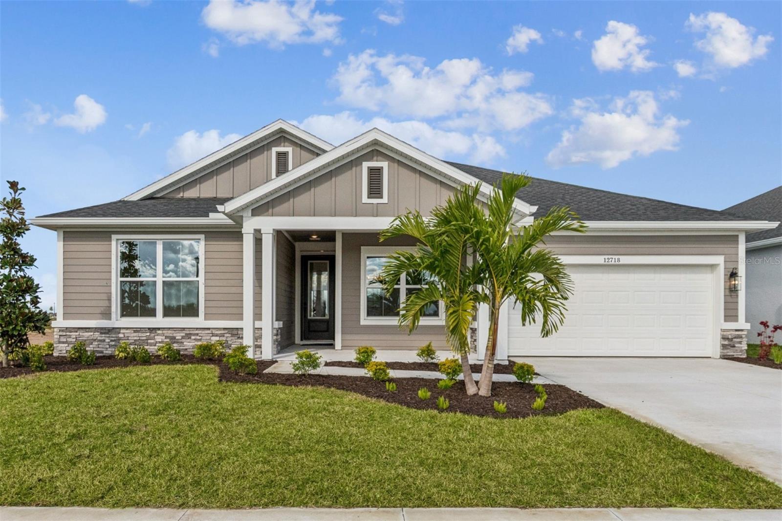 Single Family Residence in PALMETTO, FL - Daniel Dourado