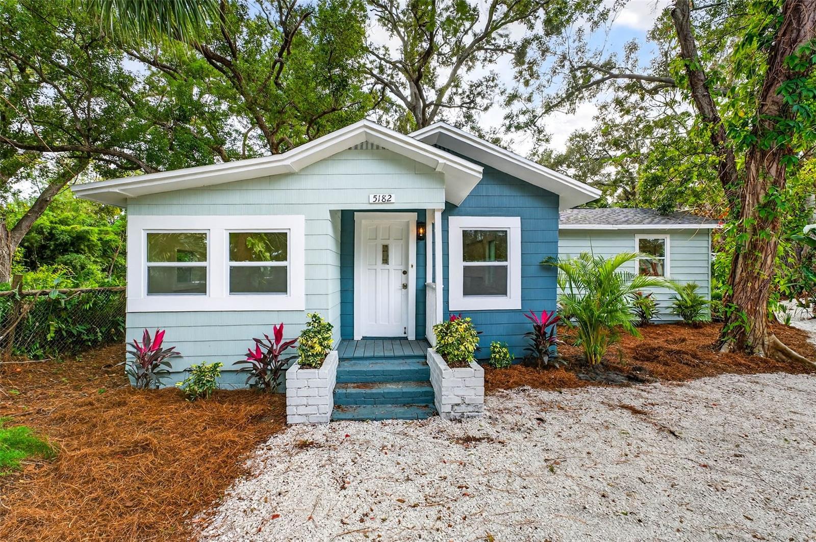 Single Family Residence em GULFPORT, FL - Daniel Dourado