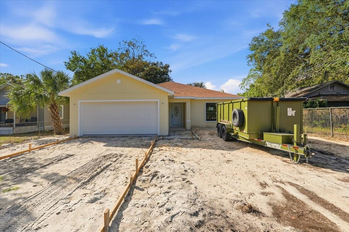 Single Family Residence in AUBURNDALE, FL - Daniel Dourado