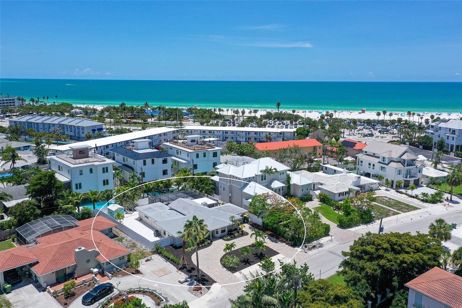 Single Family Residence in SARASOTA, FL - Daniel Dourado