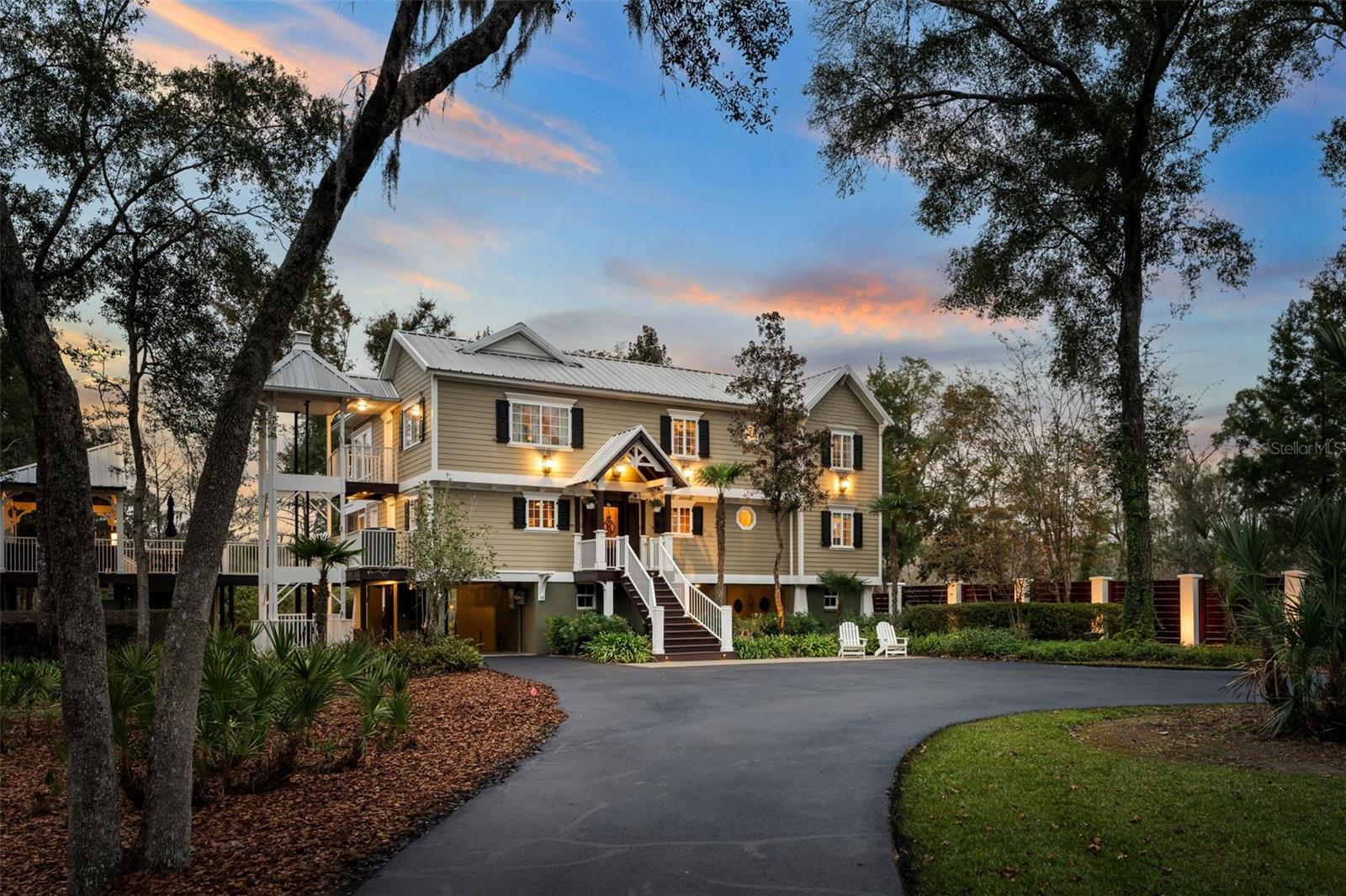 Single Family Residence in BRANFORD, FL - Daniel Dourado