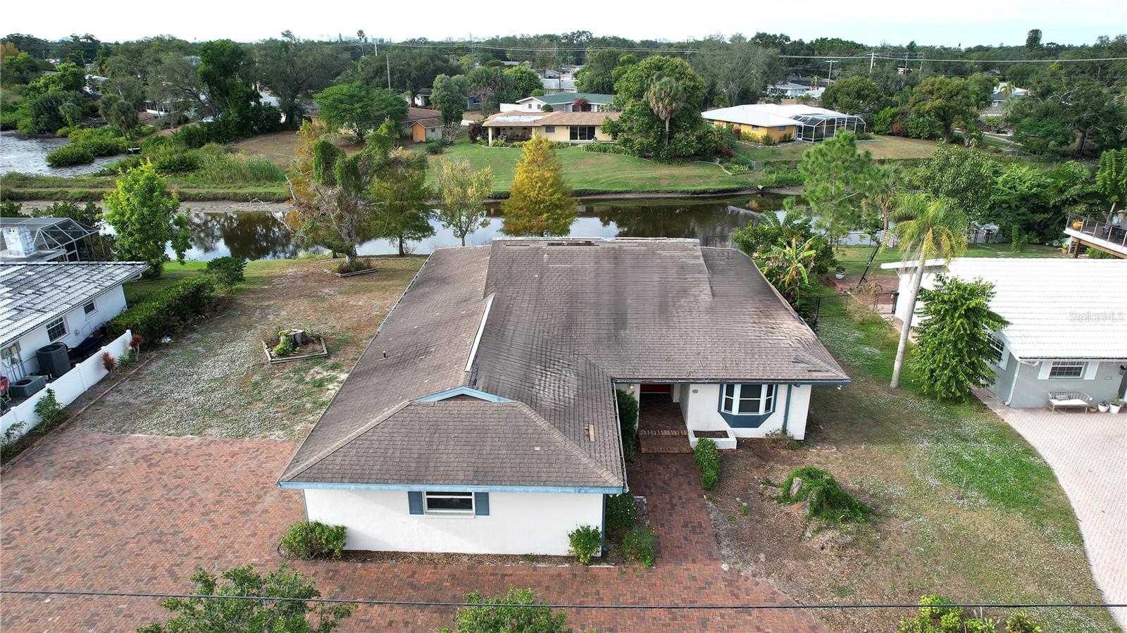 Single Family Residence in SARASOTA, FL - Daniel Dourado