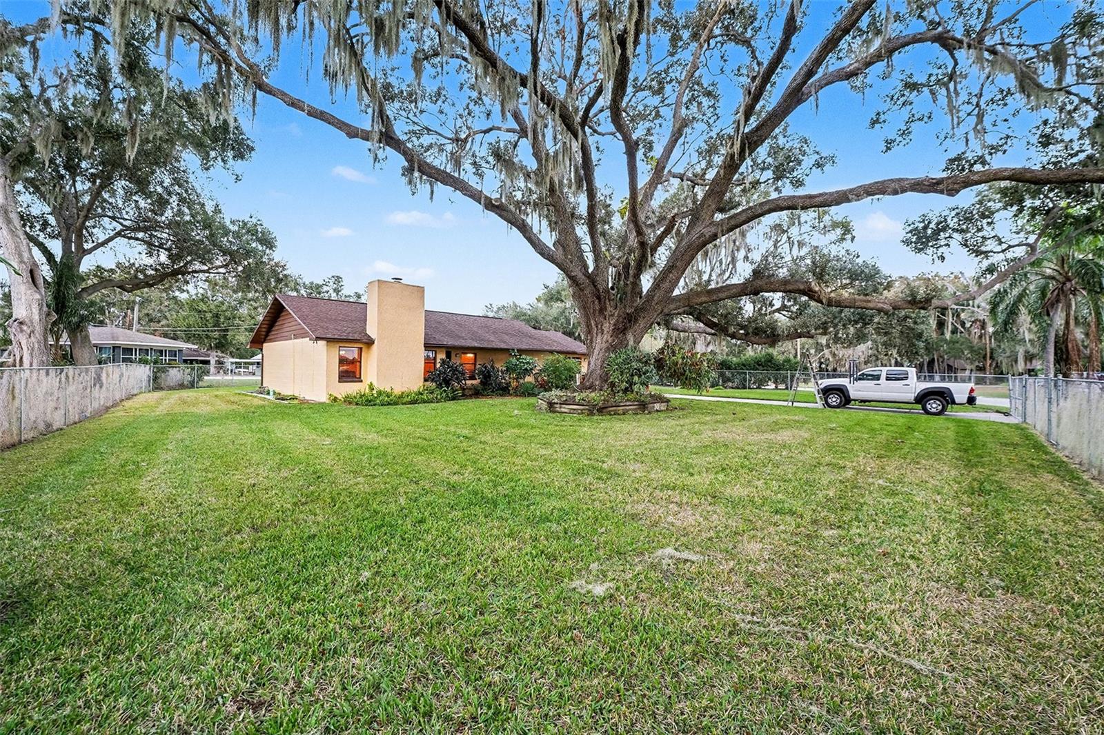 Single Family Residence in AUBURNDALE, FL - Daniel Dourado