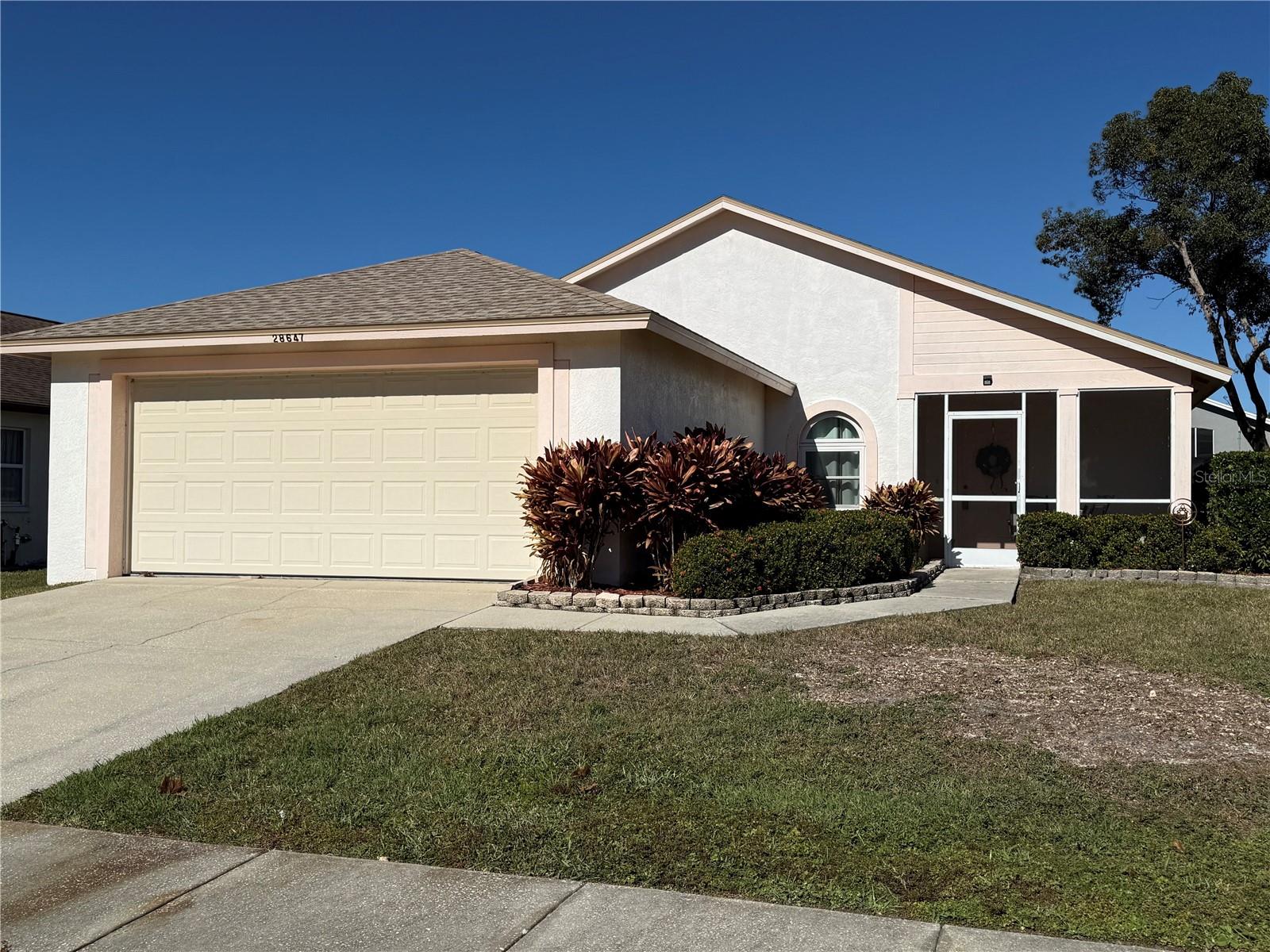 Single Family Residence em WESLEY CHAPEL, FL - Daniel Dourado