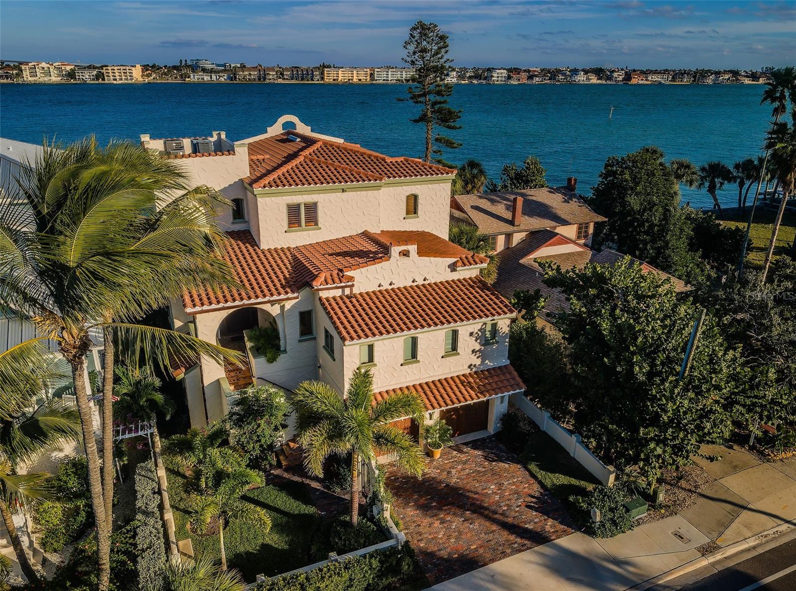 Single Family Residence in ST PETE BEACH, FL - Daniel Dourado