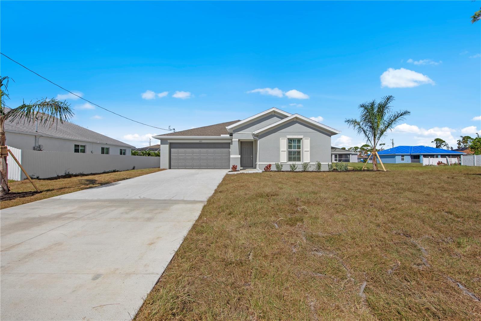 Single Family Residence em PORT CHARLOTTE, FL - Daniel Dourado