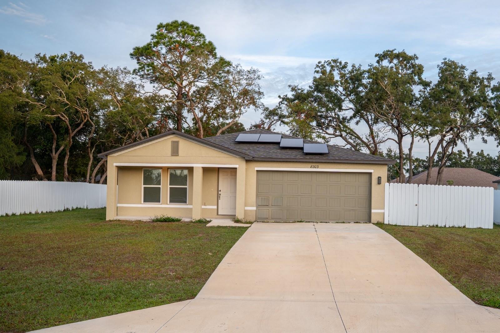 Single Family Residence em SPRING HILL, FL - Daniel Dourado